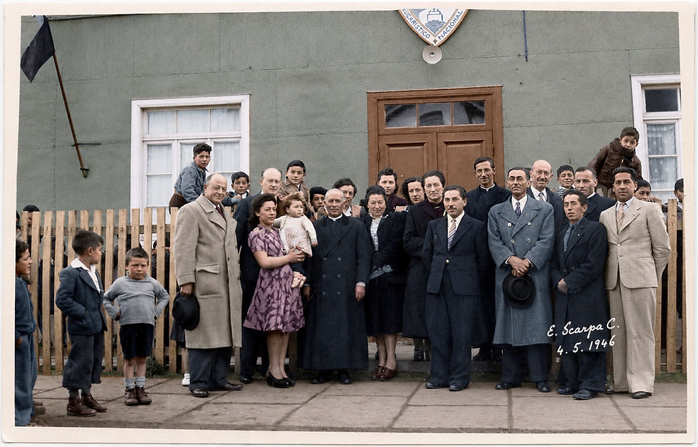 Foto con Historia: Año 1946, Cecil Rasmussen Bishop