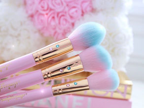 Henna Brows & Brow Tinting Masterclass – The Ultimate Guide to Naturally Defined Brows