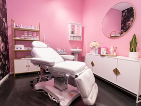 Elevate Your Beauty Career in Brampton with Glam Up Canada’s Online Certification Courses