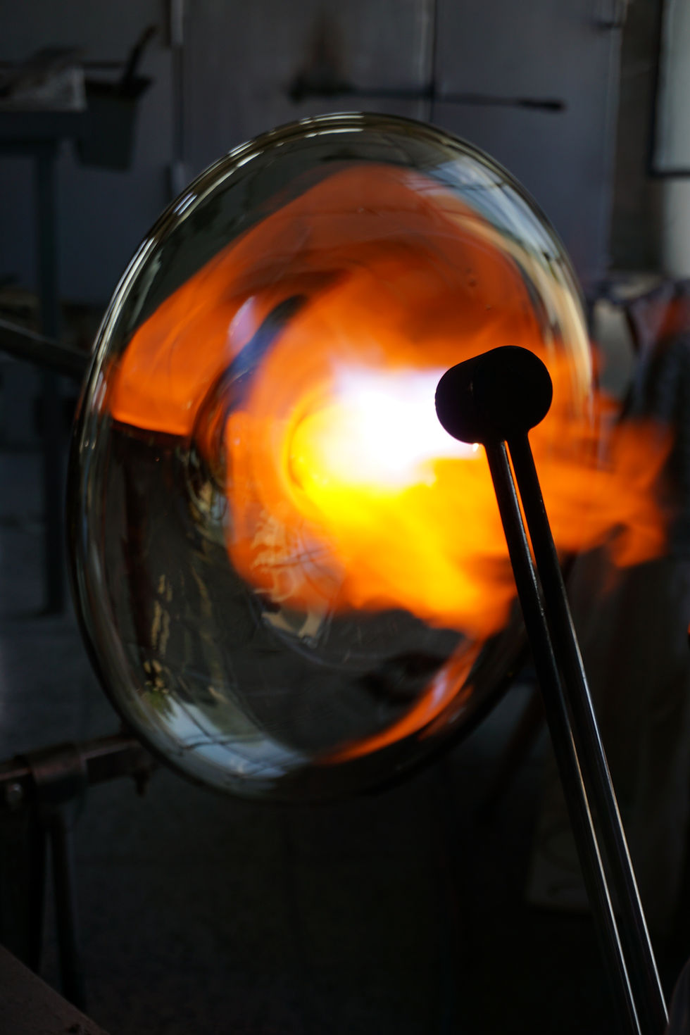 Thumbnail: Hand crafted glass sculpture in European workshop Handgefertigte Glasskulptur aus europäischer Werkstatt
