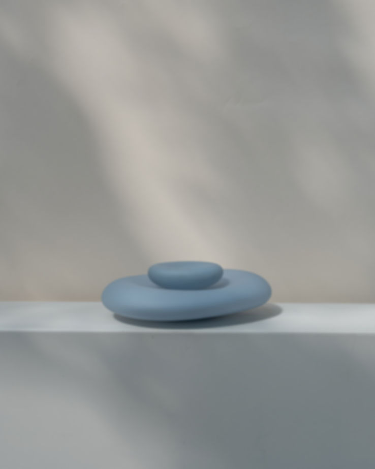 Pale blue mouth-blown glass sculpture hellblau mundgeblasene Glasskulptur
