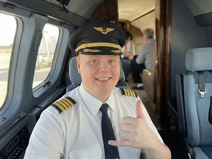 From Disgraced Private Pilot to Controversial Stream Host: The Story of “Sticky Hand”