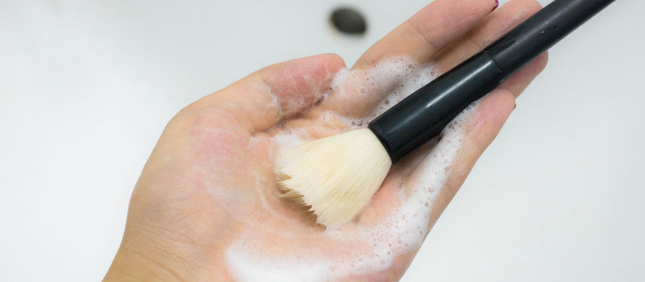 How to Clean your Makeup Brushes and Makeup Sponges!
