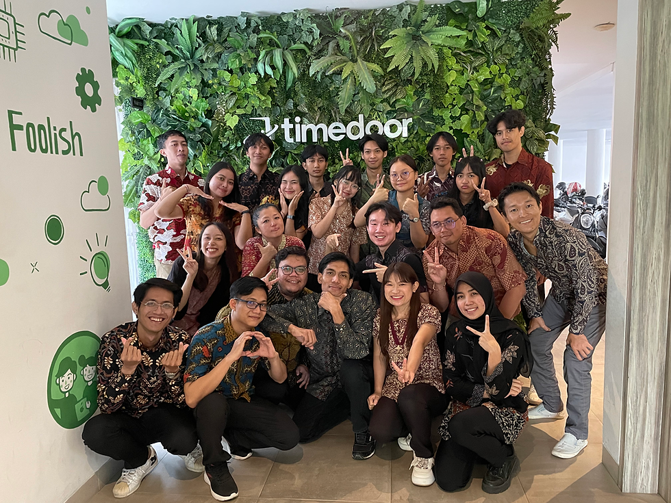 LPK timedoorのスタッフと学生の集合写真