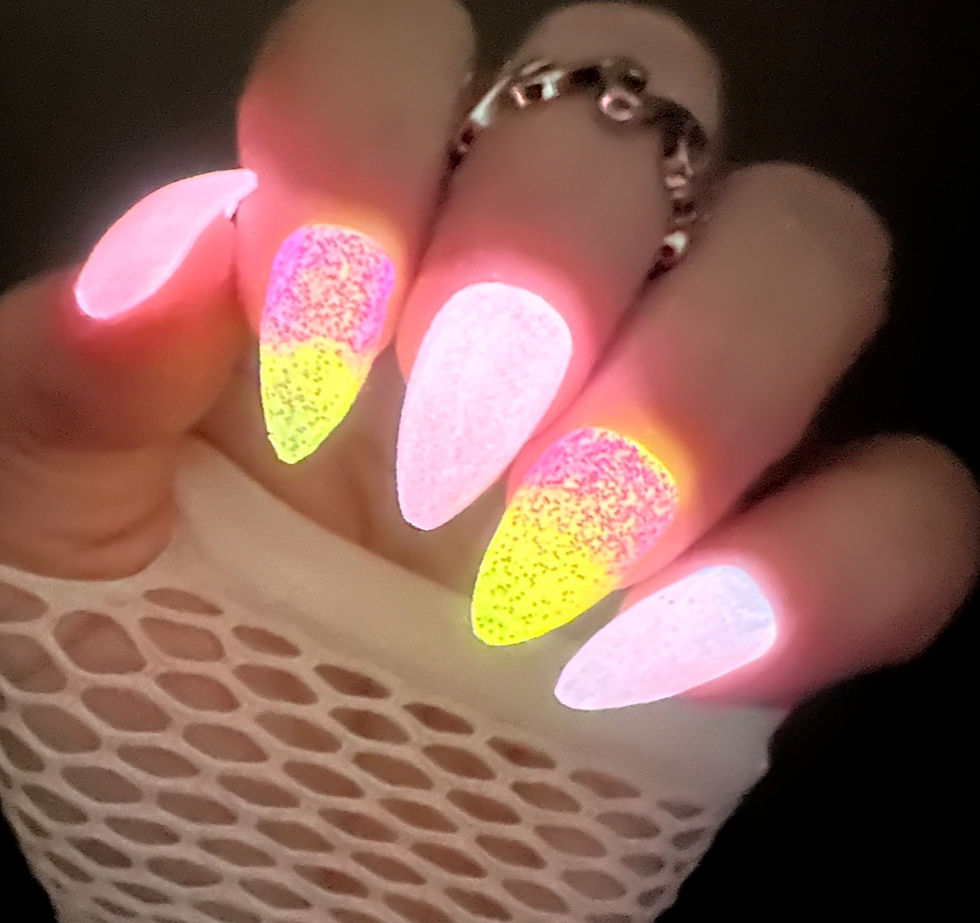 Thumbnail: White Fishnet Nailfie Sleeve