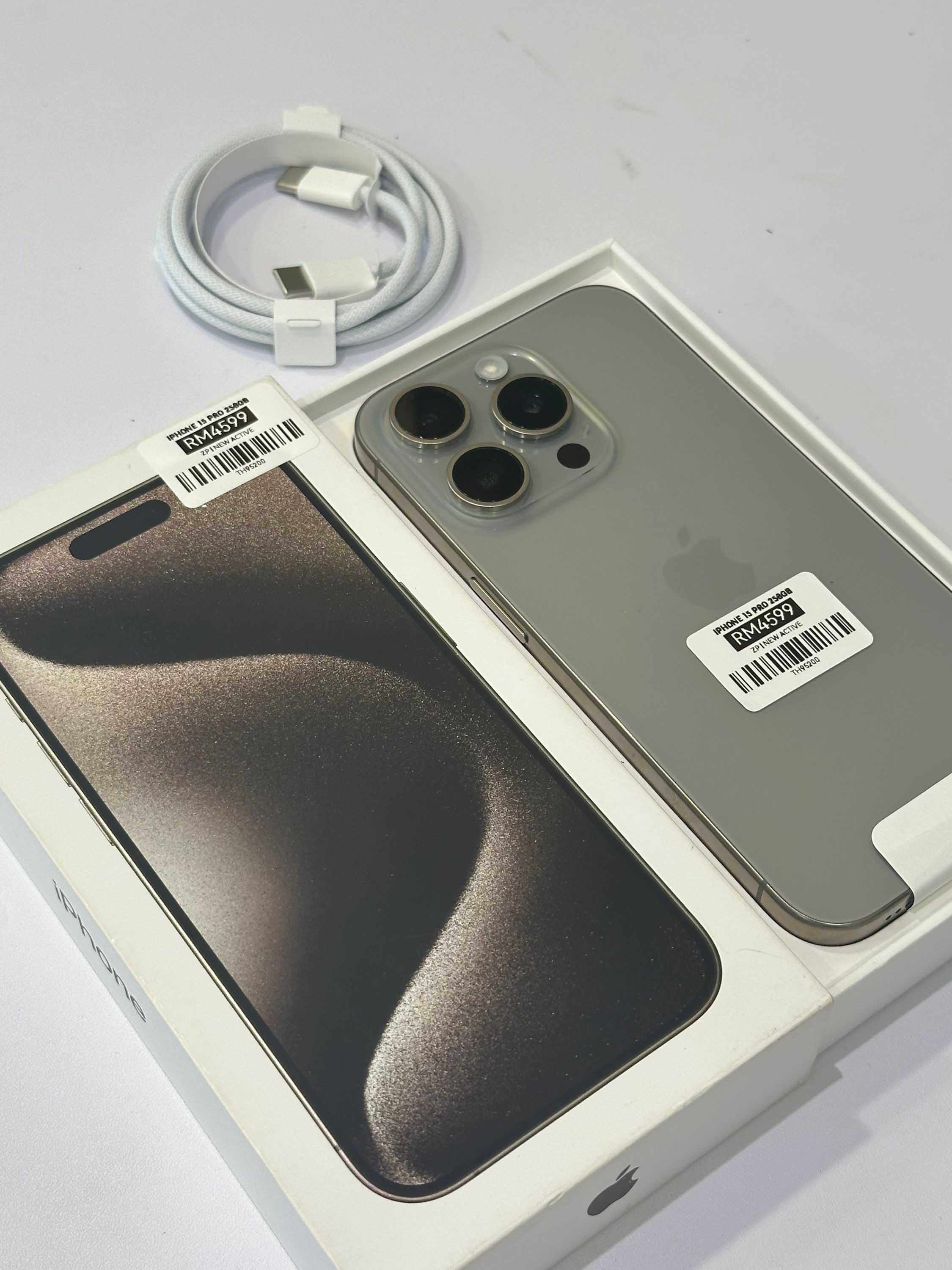 iPhone 15 Pro 256GB (TH95200)