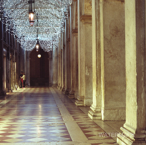 Italy, Venice, Gold Underwalk, golden atmosphere, composition, columnade, night scene