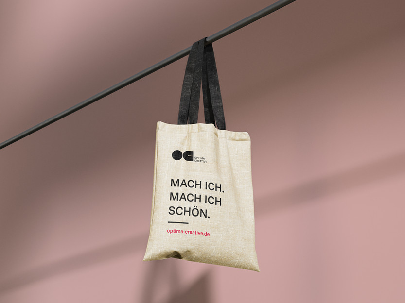 Stofftasche von Optima Creative mit Logo, Claim „Mach ich. Mach ich schön.“ und Webadresse.
