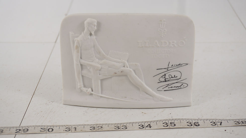 Thumbnail: Decorative Ladro Sculpture