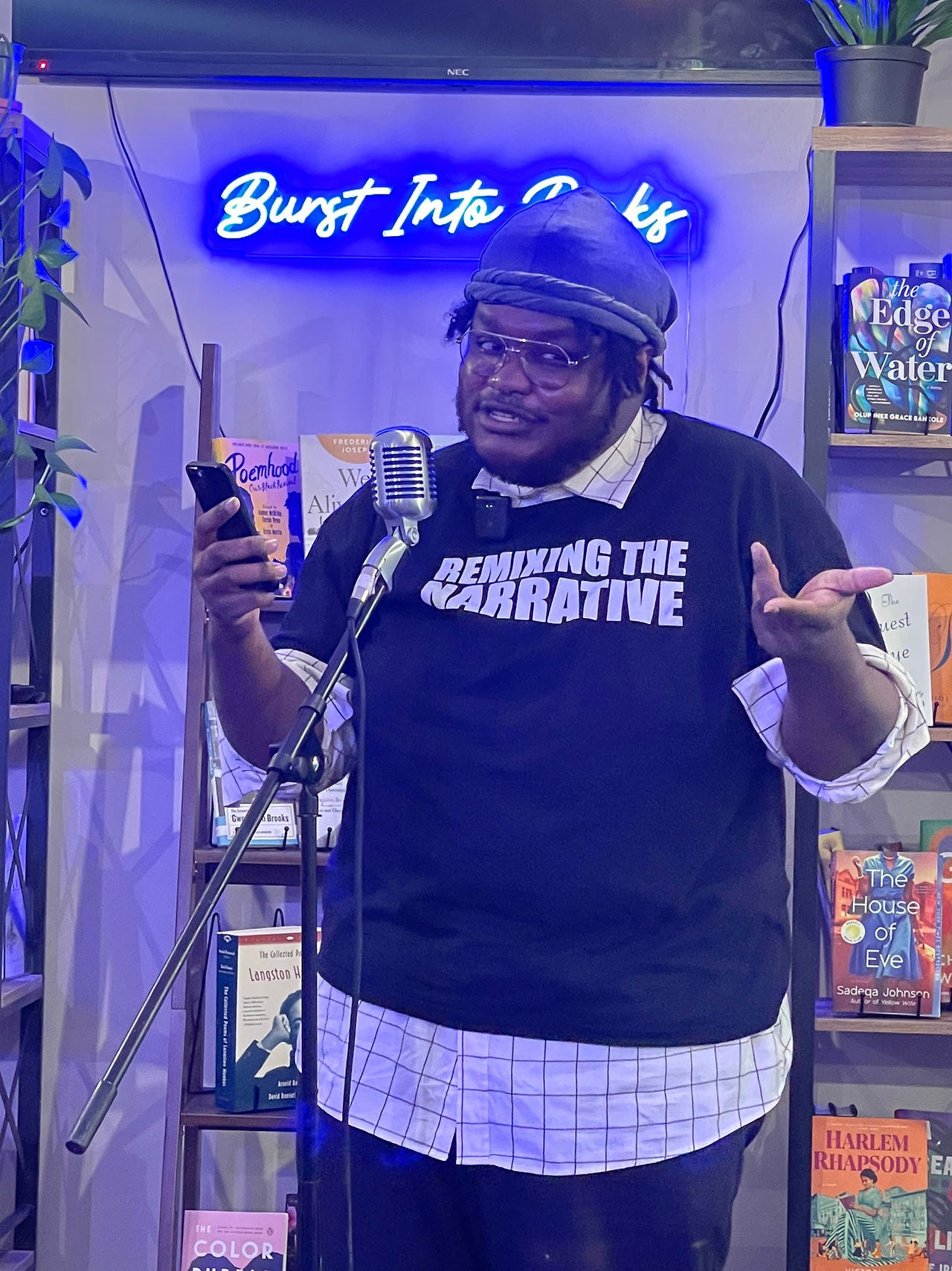 Picture of poet Taz- The Revolutionary performing