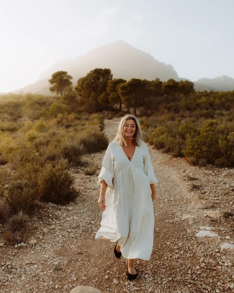 man och kvinna i solstol, vid stranden, semester, hormonell balans, solros, glad, välmående