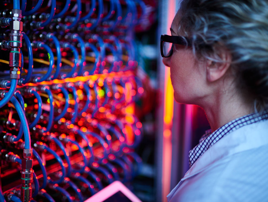 Consultant helping with energy it modernization
