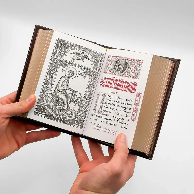 Thumbnail: Євангеліє требне церковнослов'янською в шкіряній палітурці із золотим тисненням