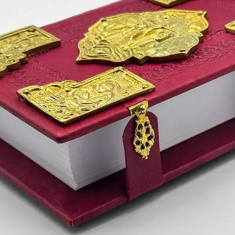 Миниатюра: Евангелието трябва да бъде на църковнославянски език с метални вложки в кожена подвързия