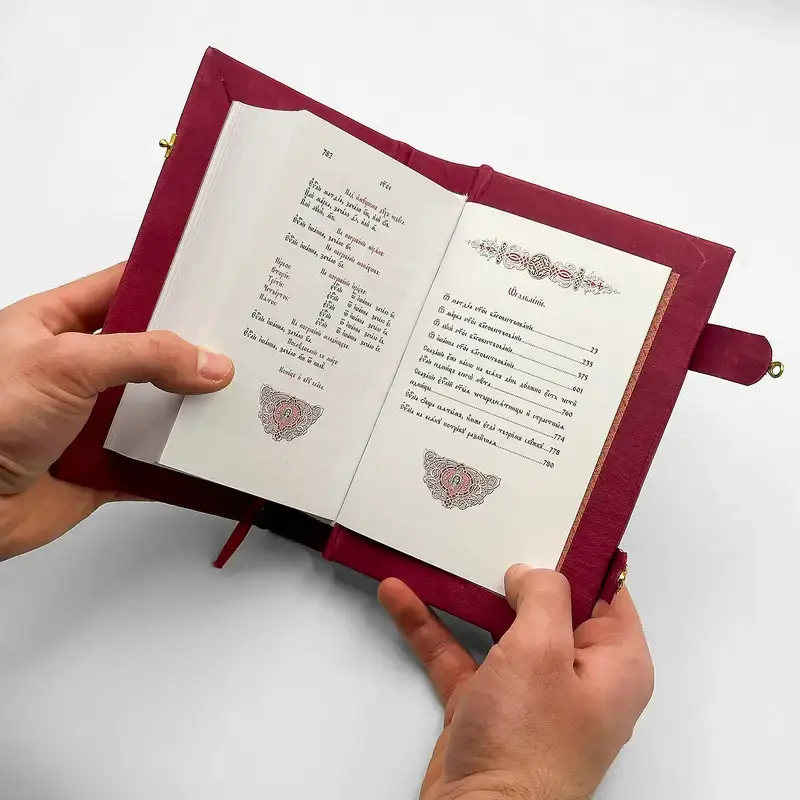 Миниатюра: Евангелието трябва да бъде на църковнославянски език с метални вложки в кожена подвързия