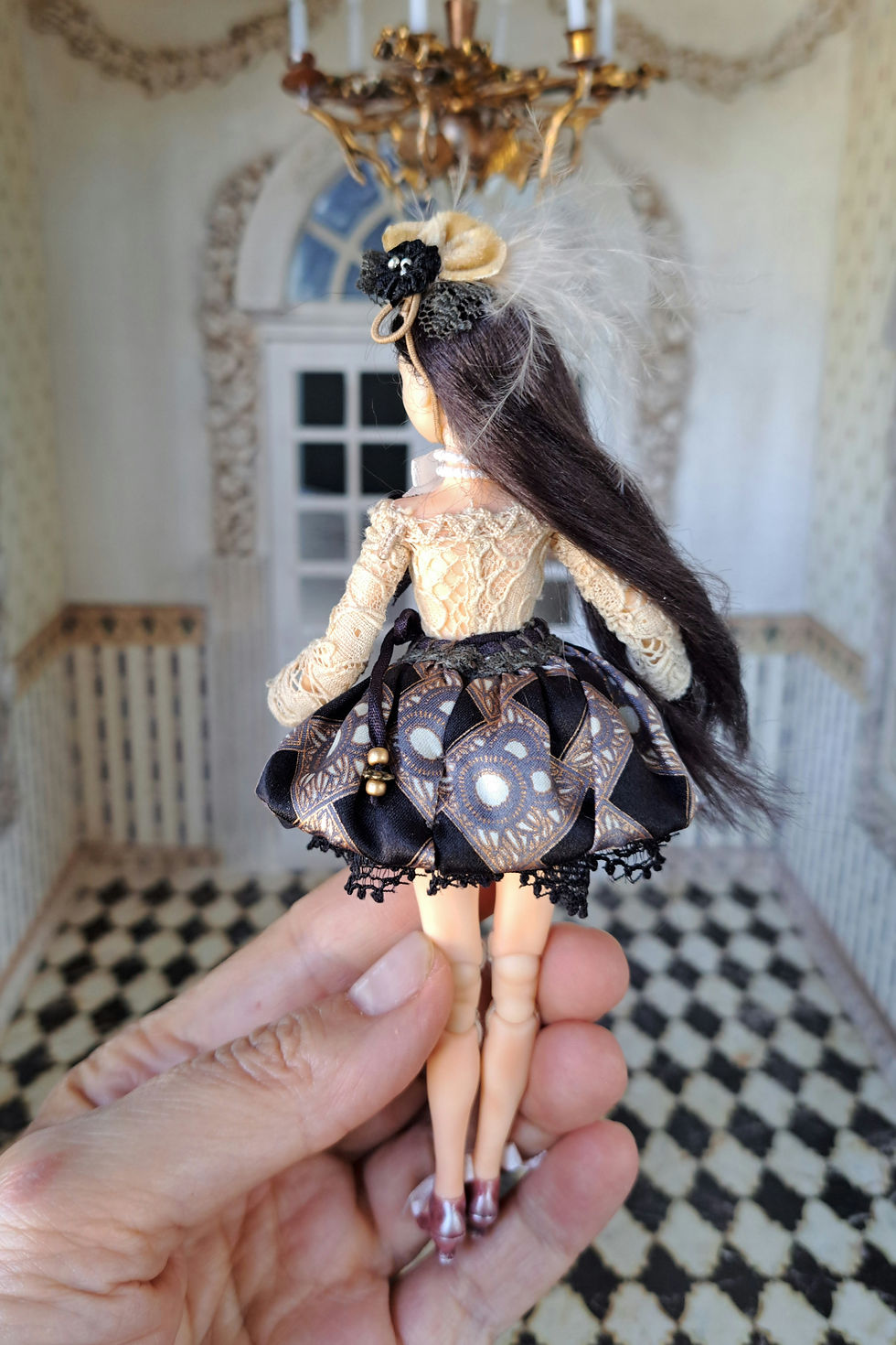 Miniature : Zoé Poupée unique (1:12) — issue d'une collection privée