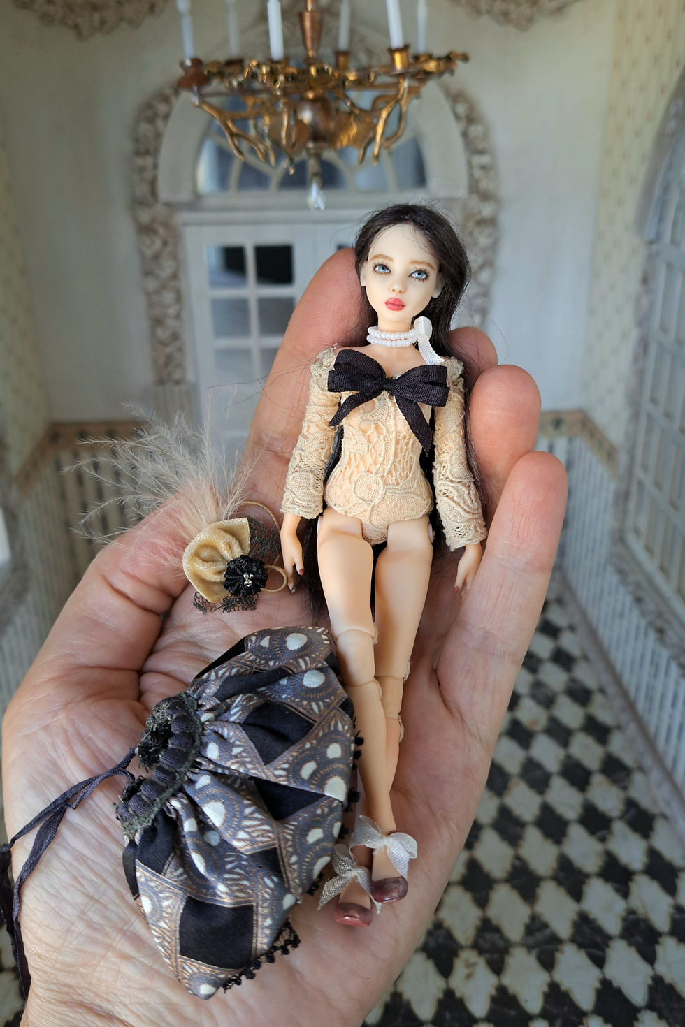 Miniature : Zoé Poupée unique (1:12) — issue d'une collection privée