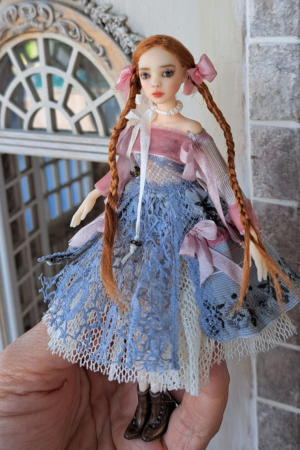 Miniature : Chloé Poupée unique (1:12) — issue d'une collection privée