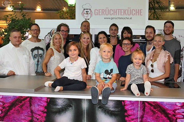 ART-KÜCHE DER GERÜCHTEKÜCHE ZU VERSTEIGERN ZU GUNSTEN DER BRUSTKREBSHILFE SALZBURG