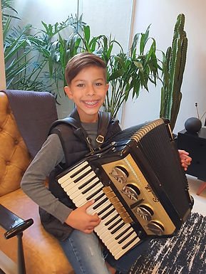 Fenômeno da música, jovem de Catanduva esbanja talento na sanfona desde os 5 anos