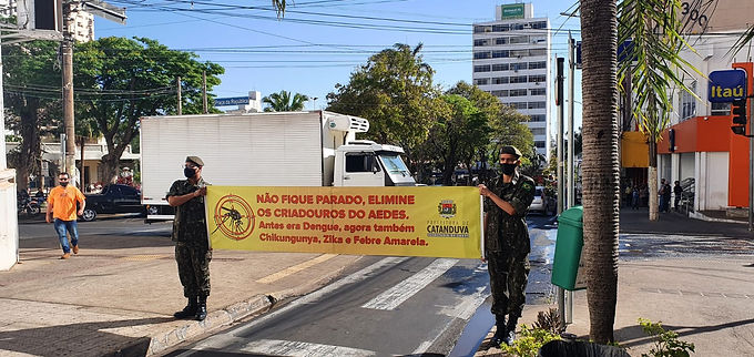 Centro de Catanduva recebe pedágio educativo da EMCAa e Tiro de Guerra
