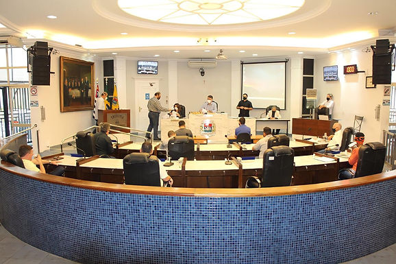 Vereadores aprovam três projetos de lei e derrubam dois vetos do prefeito