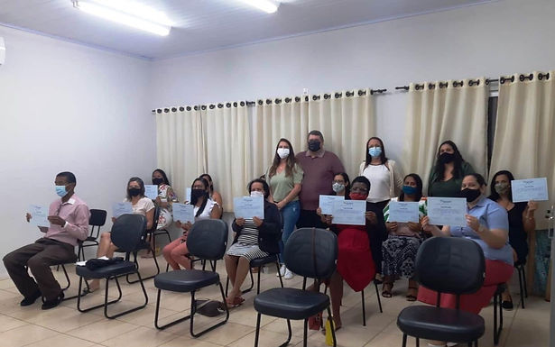 Prefeitura de Santa Adélia entrega certificados do curso de Cuidador de Idosos