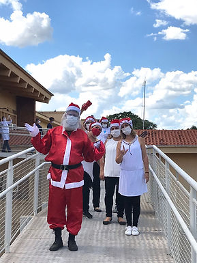 Cantata de Natal com presença do Papai Noel percorre HEC e HCC