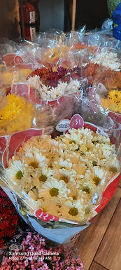 Finados movimenta mercado de flores em Catanduva