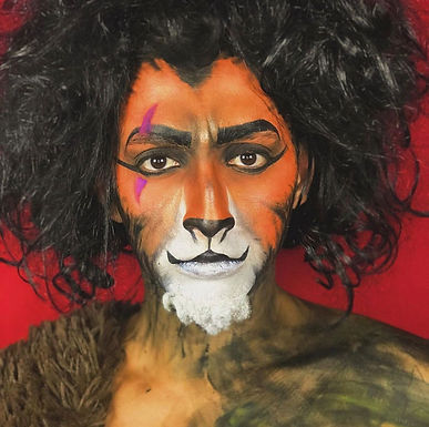 Catanduvense se transforma em personagens famosos com maquiagem artística