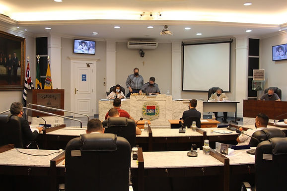 Vereadores aprovam projetos de lei e derrubam veto do Executivo