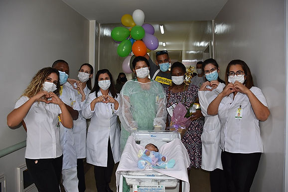 Bebê volta aos braços da mãe após 78 dias de internação