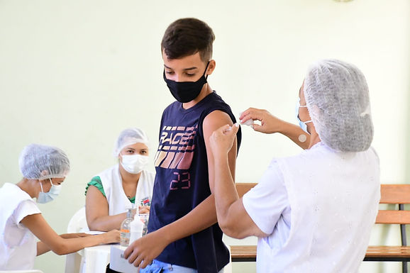 Ponto móvel de vacinação contra Covid-19 inicia atendimento no Jardim Alpino