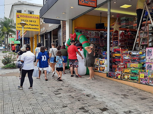 Comércio tem horário especial hoje na reta final da campanha de Natal