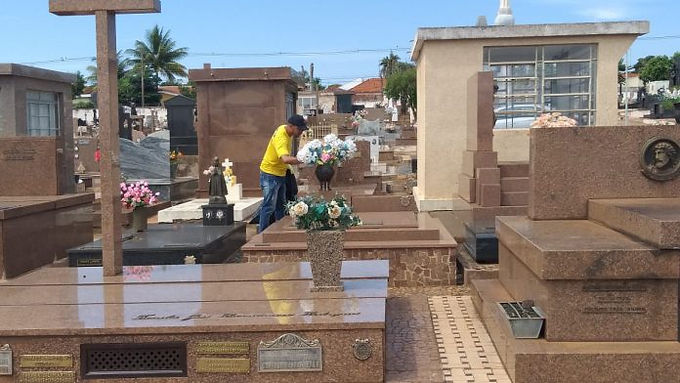 Cemitérios públicos de Catanduva terão horário especial e missa no feriado