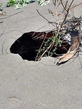 Asfalto cede e moradora do Parque Ipiranga teme que cratera provoque acidentes