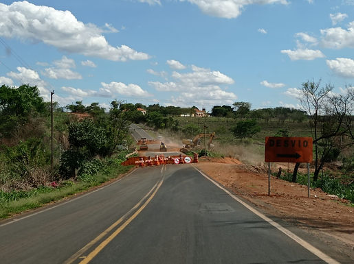 Prefeitura faz reparos na ponte da vicinal de Novais, mas silencia sobre problema no local