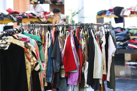 Bazar vende roupas e acessórios para castração de animais em Catanduva