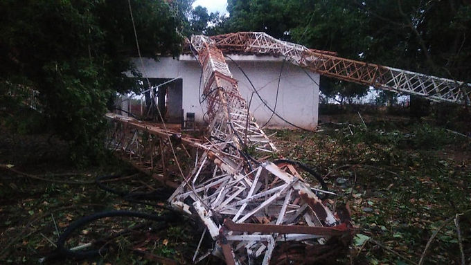 Vendaval derruba torre das rádios Ondas Verdes e Mix FM