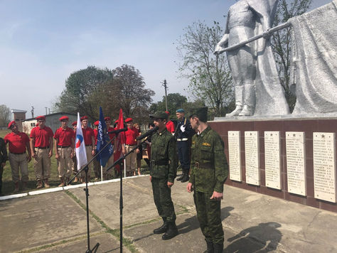 Торжественная церемония захоронения двух красноармейцев