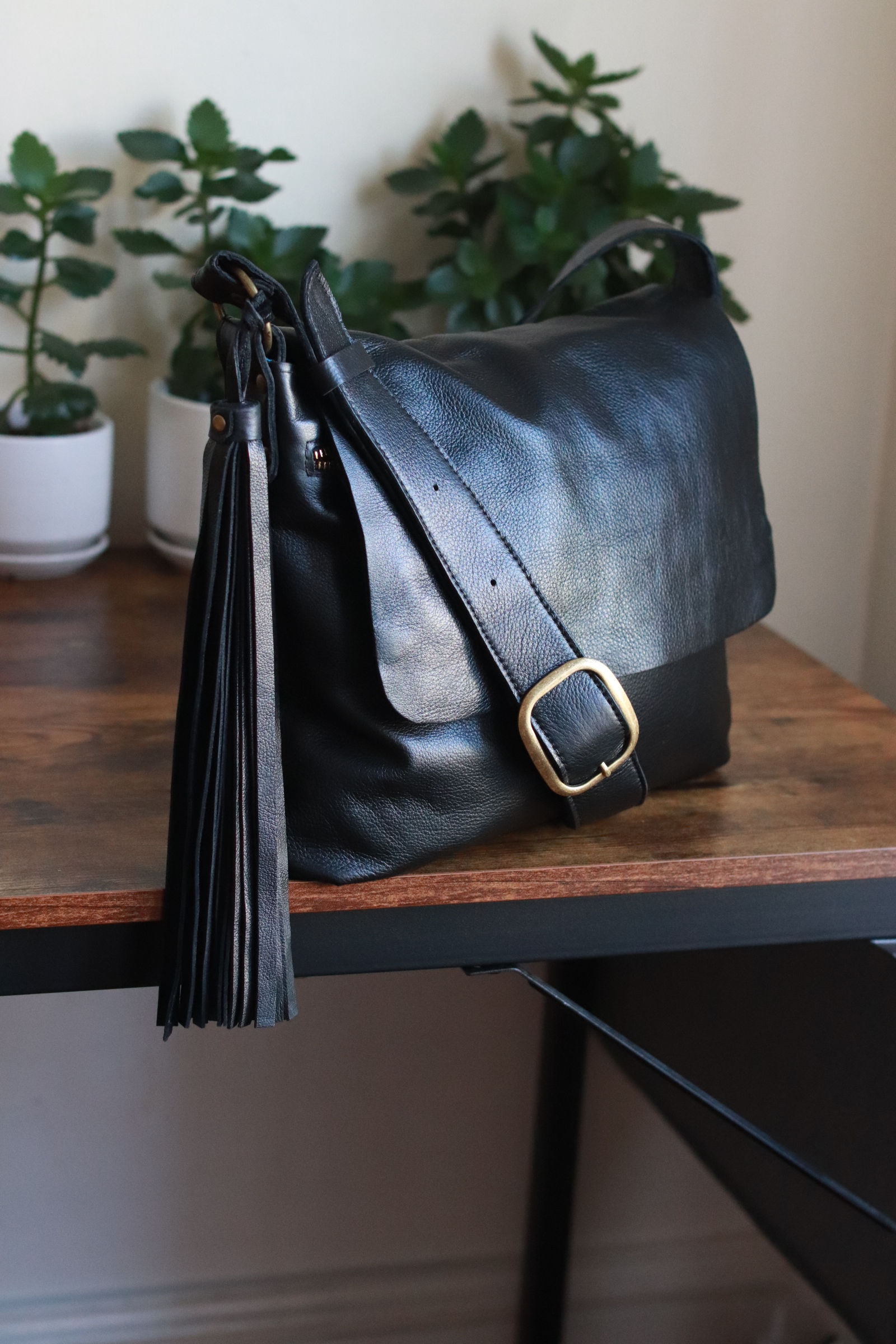 Fargo. Black leather crossbody bag