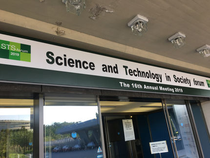 Ping attended the 2019 STS forum in Japan and gave a seminar at Kyoto University.