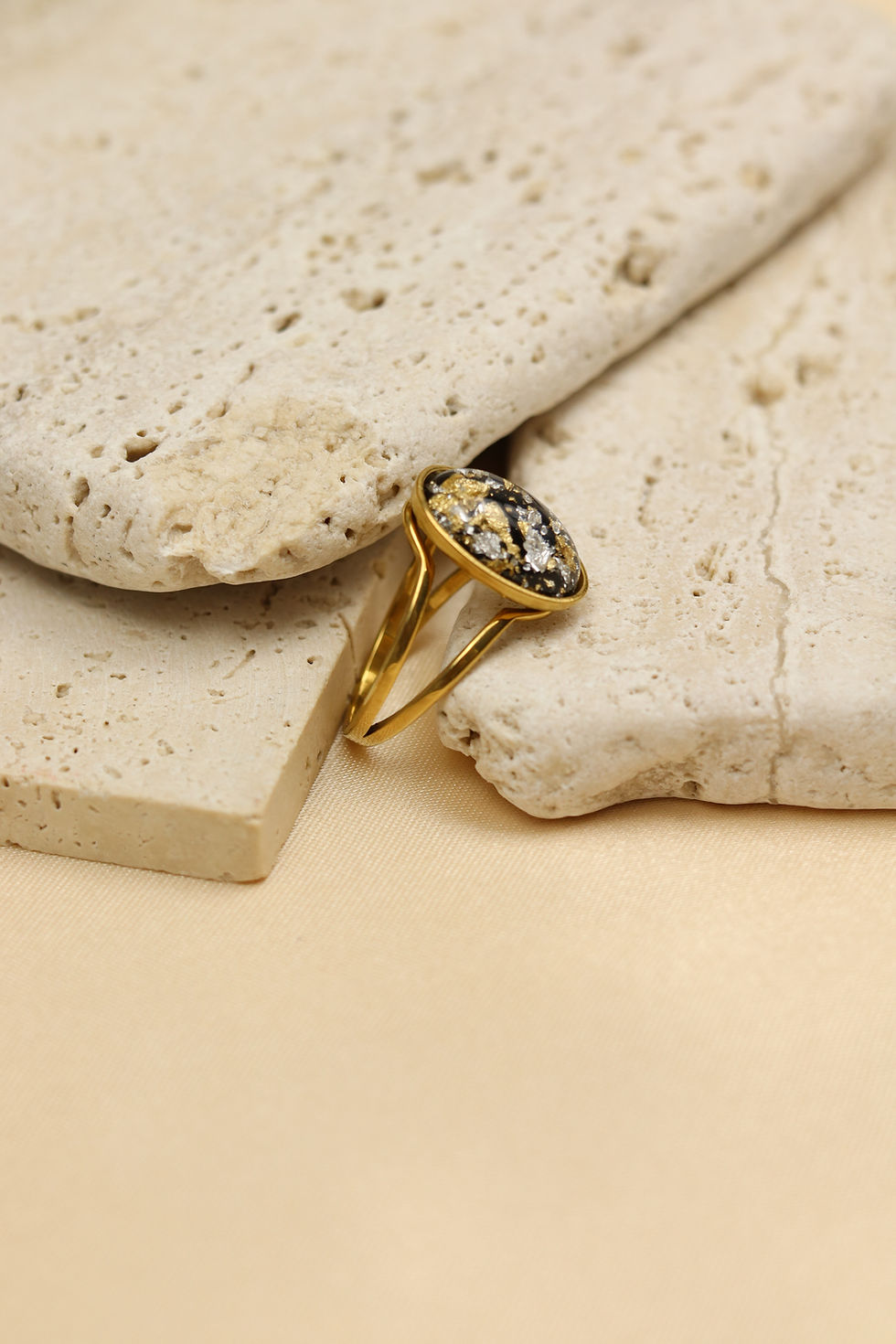 Thumbnail: Aven Ring