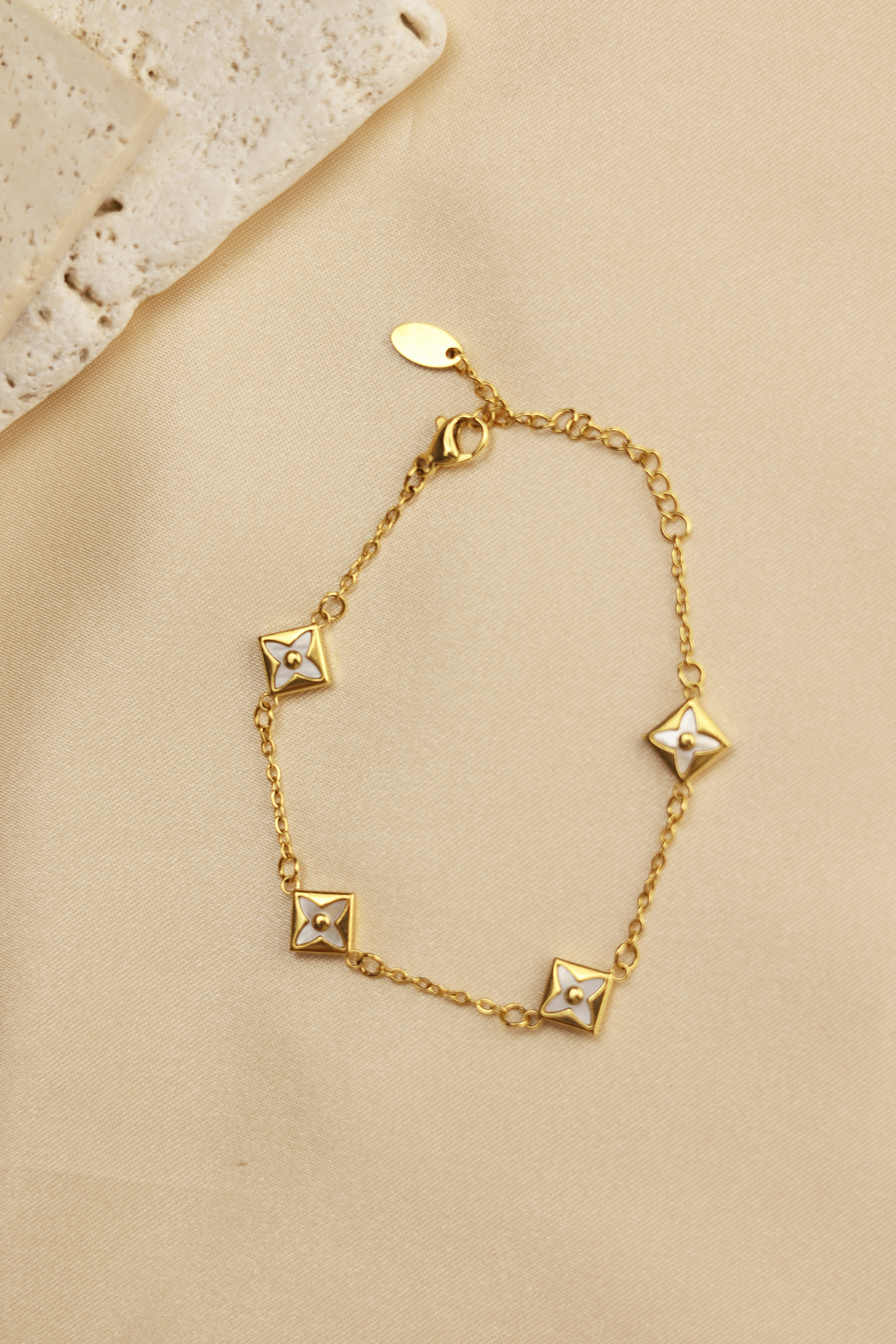 Summit Clover Bracelet