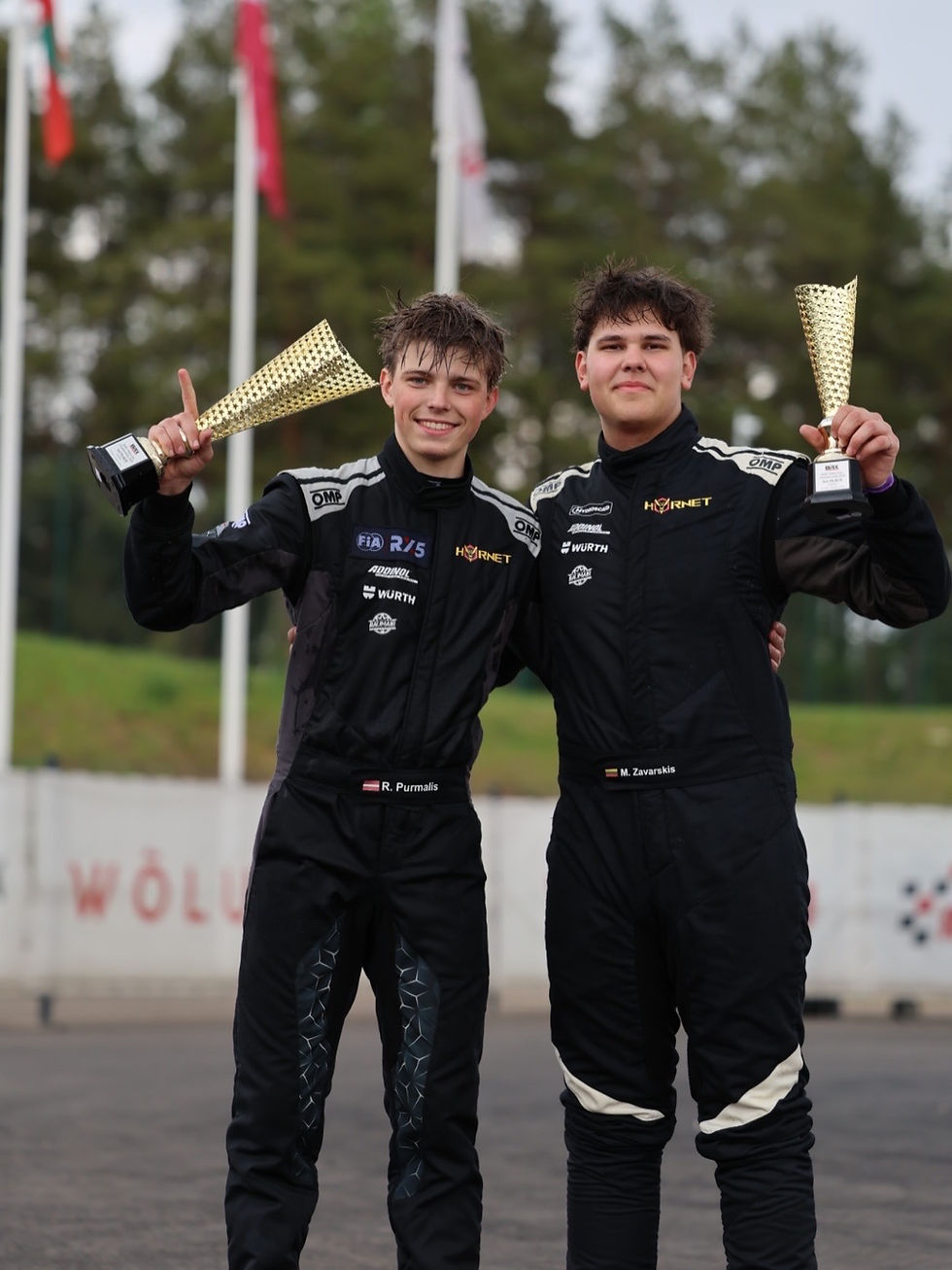 DOUBLE PODIUM