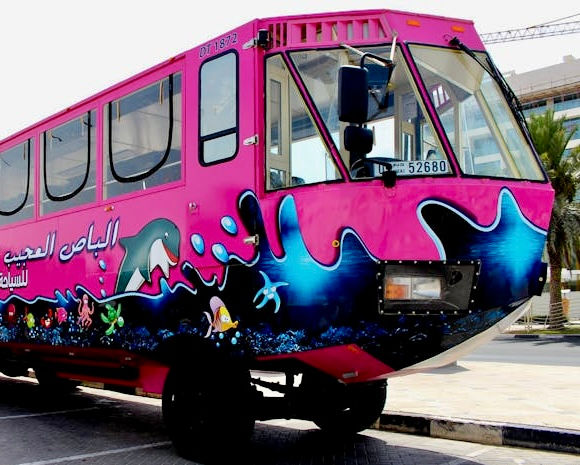 Pink bus with aquatic art Dubai Wonder Bus - Old Town tour DUBAI DOO.