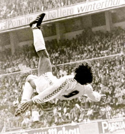 hugo sanchez chilena_ampliada