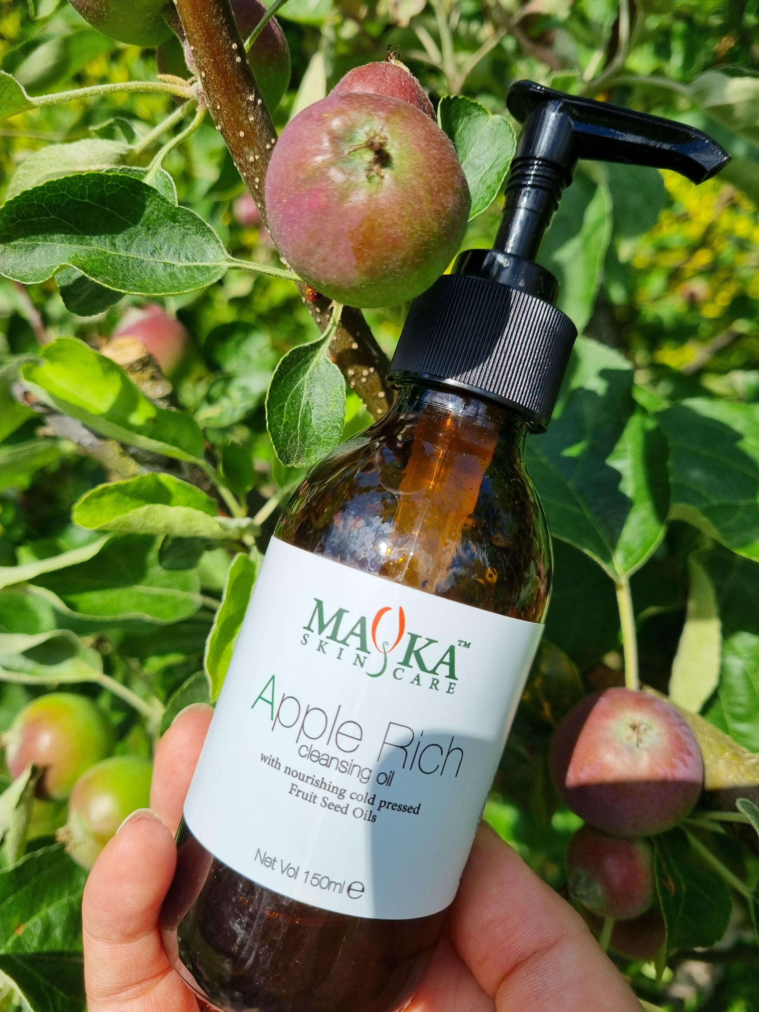 Apple Rich Cleansing Oil in apple tree Mayka Skincare