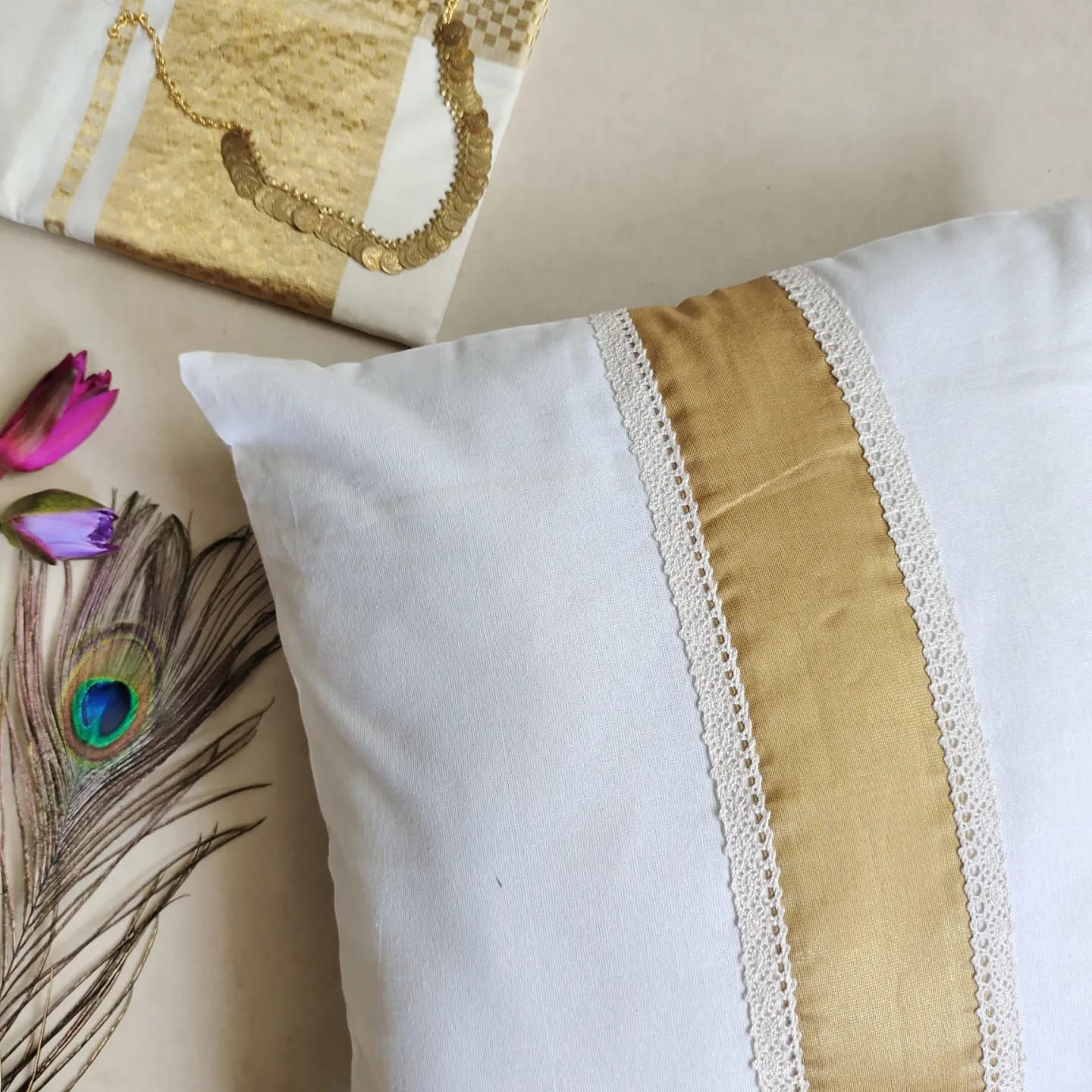 Single Kasavu-lace Pillow cover