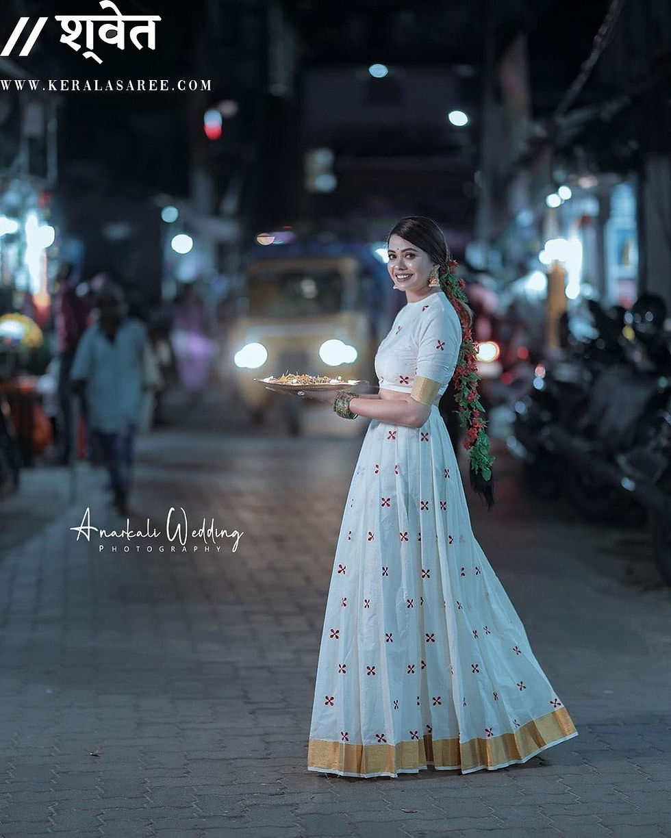 Thumbnail: Chethipoo pavada